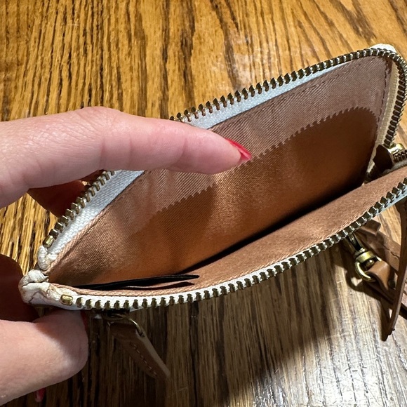 Fossil Cream and Tan Leather Wristlet - Picture 3 of 5